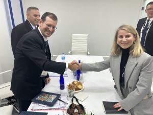  Vice Minister of National Defence M. Koroliovienė attended largest equipment and weaponry exposition in the U.S., discussed weaponry procurement