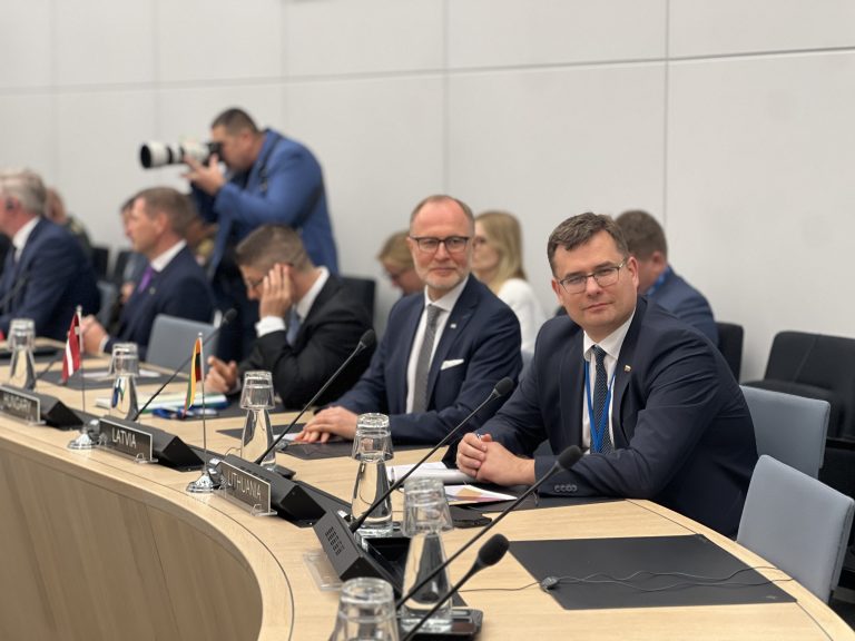 Krašto apsaugos ministras L. Kasčiūnas NATO gynybos ministrų susitikime: turime siekti sutarimo dėl 3 proc. gynybai viso Aljanso mastu