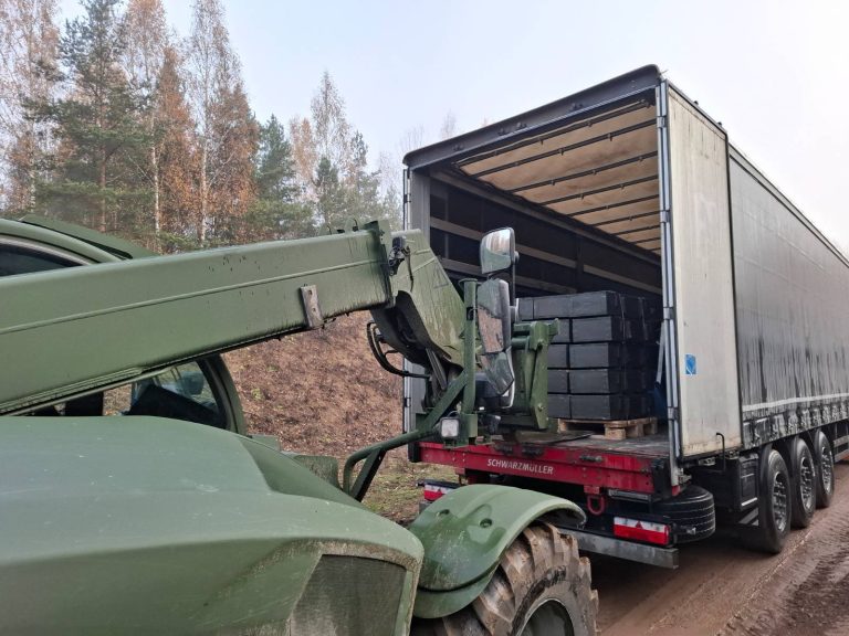 Lietuva perdavė Ukrainai elektros generatorius, šarvuočių atsargines dalis ir įvairaus tipo ginklus bei jų dalis