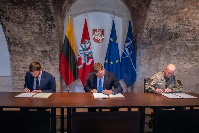  Krašto apsaugos ministerija, Švietimo, mokslo ir sporto ministerija bei Lietuvos šaulių sąjunga sutarė stiprinti mokinių pilietinį ir patriotinį ugdymą