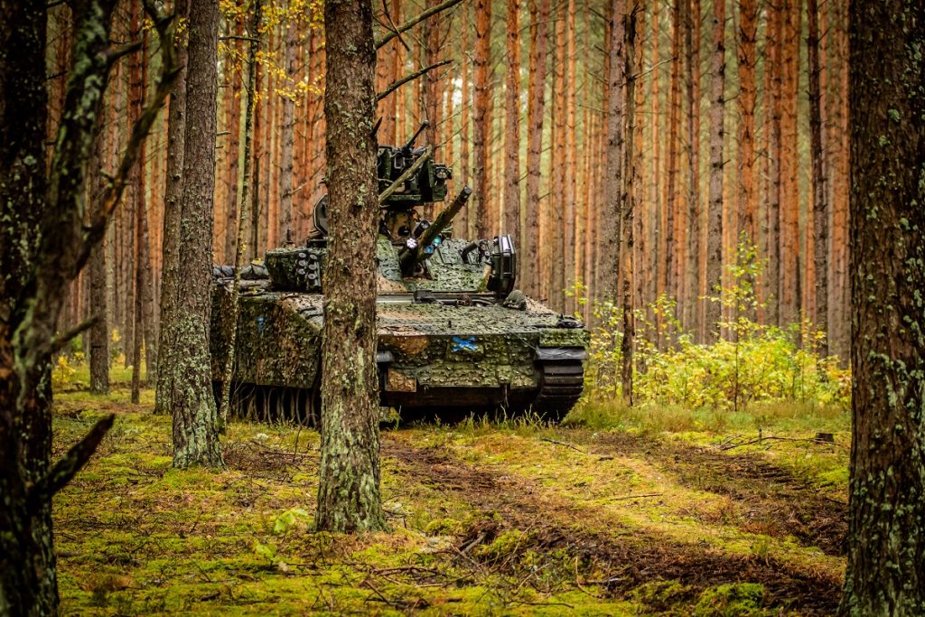 Minister of National Defence D. Šakalienė met with a Swedish manufacturer about tracked CV-90 tracked infantry fighting vehicles  