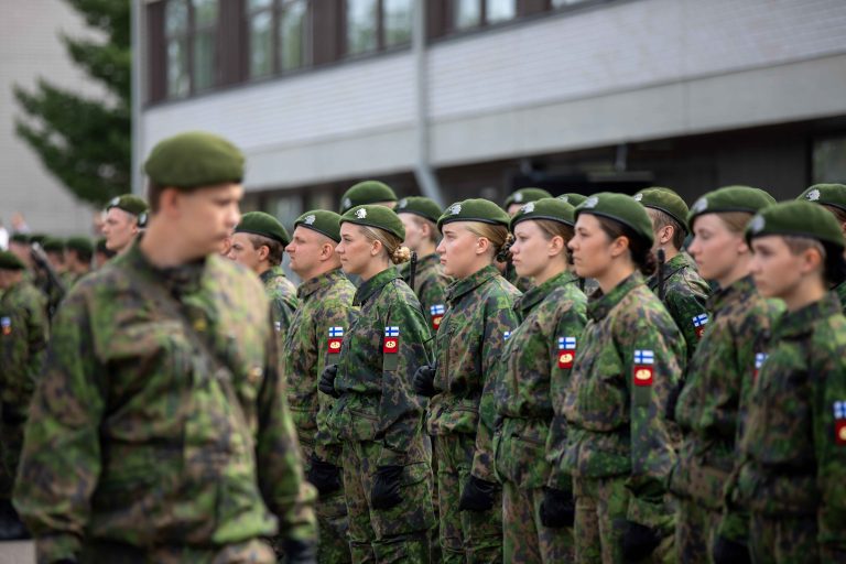 Lietuvai rengiantis karo prievolės pertvarkai, Suomijoje visuotinis šaukimas privalomas jau daugiau nei šimtmetį  