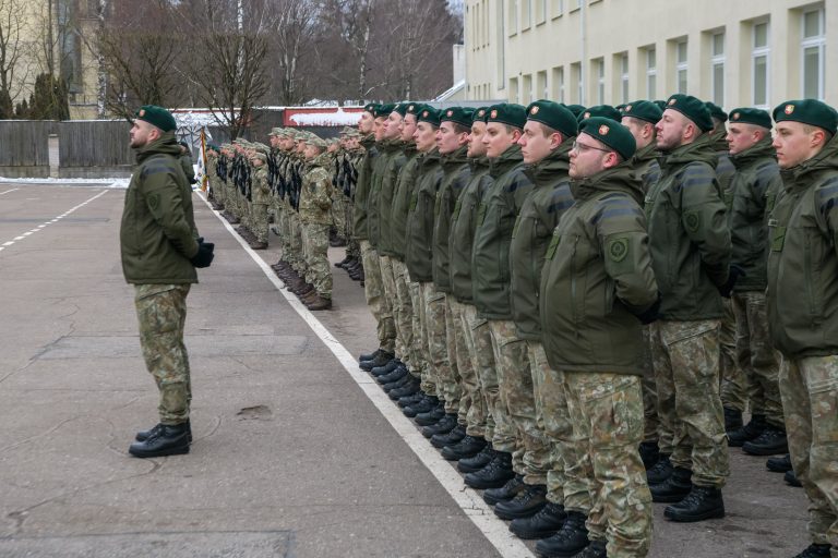  Jaunesniųjų karininkų vadų mokymų priesaika: istorinė diena Lietuvos gynybos ateičiai