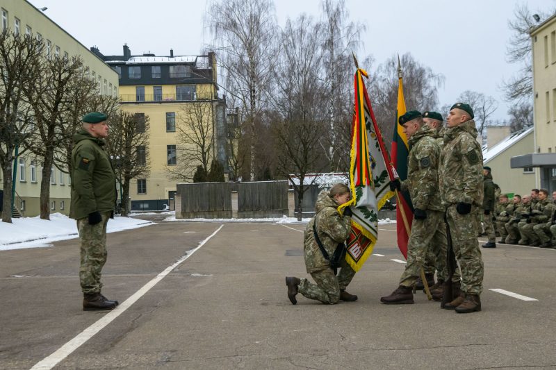Jaunesniųjų karininkų vadų mokymų priesaika: istorinė diena Lietuvos gynybos ateičiai