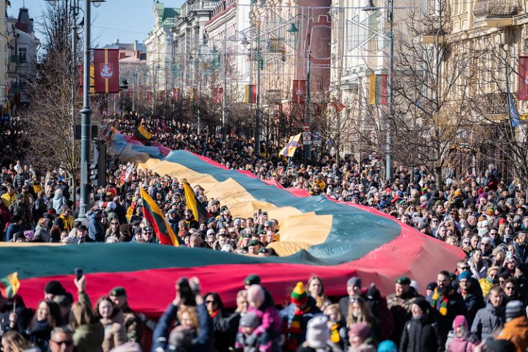 Metų apžvalga: „Mobilizacijos mokyklos“ kursus baigė daugiau nei 132 tūkst. asmenų, dar beveik 13 tūkst. dalyvavo kontaktiniuose mokymuose