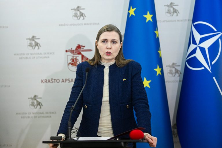 Krašto apsaugos ministrė D. Šakalienė išvyksta į Japoniją ir Singapūrą