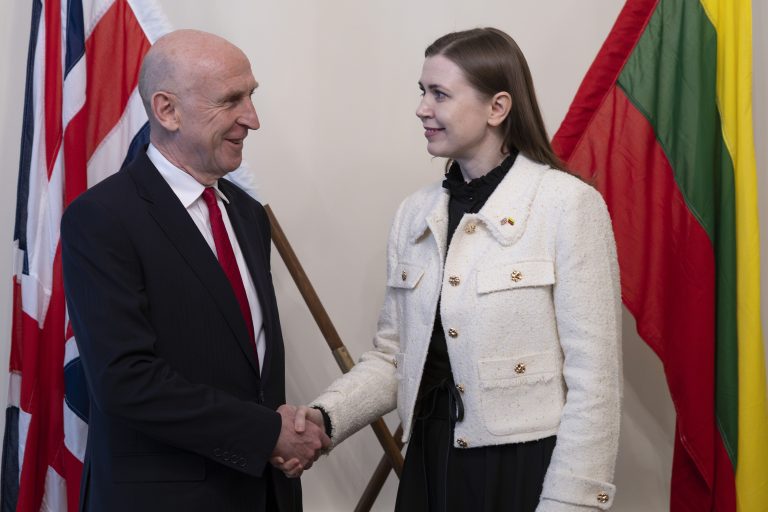 Krašto apsaugos ministrė D. Šakalienė: su Jungtine Karalyste mus vienija požiūris į rusiją