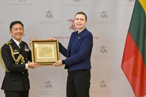  Lietuvoje pirmą kartą su oficialiu vizitu lankėsi Singapūro Respublikos kariuomenės vadas