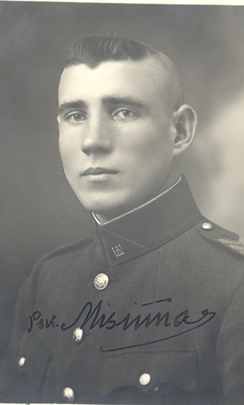 Būsimasis partizanų apygardos vadas, Lietuvos kariuomenės puskarininkis Jonas Misiūnas 1932 m. Nuotr. iš  Vytauto Didžiojo karo muziejaus