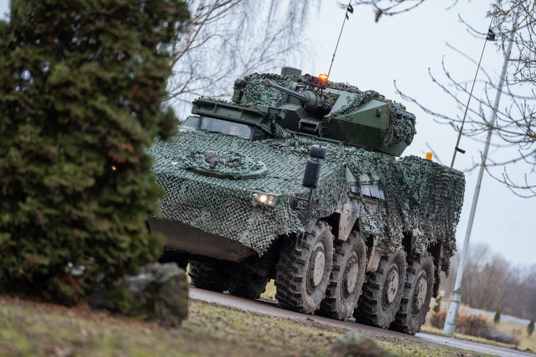 Vyriausybė papildomai skyrė beveik 190 mln. eurų svarbios ginkluotės įsigijimui