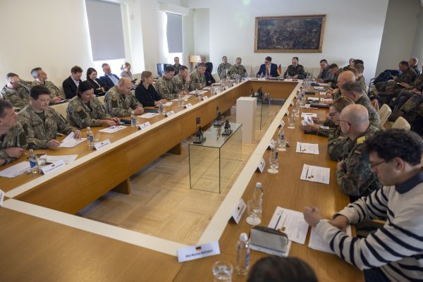 KAM – A. Pliadžio nuotr. Lietuvos ir Vokietijos atstovai: brigados perkėlimas vyksta pagal planą