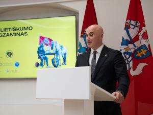  Apdovanoti tvirčiausias žinias pademonstravę Pilietiškumo egzamino nugalėtojai