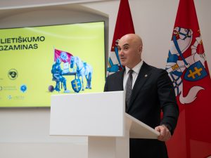 Apdovanoti tvirčiausias žinias pademonstravę Pilietiškumo egzamino nugalėtojai