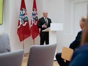  Apdovanoti tvirčiausias žinias pademonstravę Pilietiškumo egzamino nugalėtojai