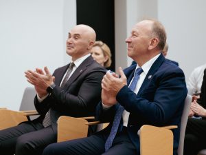  Apdovanoti tvirčiausias žinias pademonstravę Pilietiškumo egzamino nugalėtojai