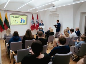  Apdovanoti tvirčiausias žinias pademonstravę Pilietiškumo egzamino nugalėtojai