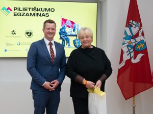  Apdovanoti tvirčiausias žinias pademonstravę Pilietiškumo egzamino nugalėtojai