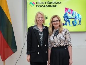  Apdovanoti tvirčiausias žinias pademonstravę Pilietiškumo egzamino nugalėtojai