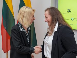  Apdovanoti tvirčiausias žinias pademonstravę Pilietiškumo egzamino nugalėtojai