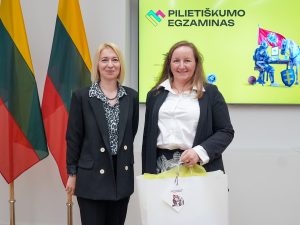  Apdovanoti tvirčiausias žinias pademonstravę Pilietiškumo egzamino nugalėtojai