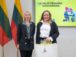  Apdovanoti tvirčiausias žinias pademonstravę Pilietiškumo egzamino nugalėtojai
