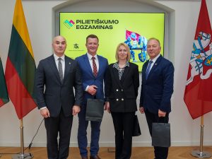  Apdovanoti tvirčiausias žinias pademonstravę Pilietiškumo egzamino nugalėtojai
