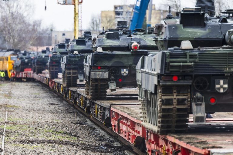 Seimas priėmė pataisas, leidžiančias spartinti geležinkelio vėžės ir inžinerijos tinklų tiesimą Rūdninkų poligone