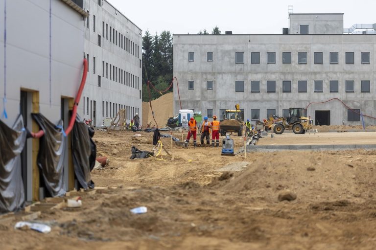 KAM skelbia Kairių karinio miestelio vystymo ir priežiūros paslaugų pirkimą