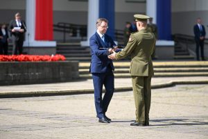  70 jaunų lyderių prisijungė prie Lietuvos kariuomenės karininkų gretų