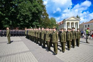  70 jaunų lyderių prisijungė prie Lietuvos kariuomenės karininkų gretų