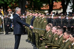  70 jaunų lyderių prisijungė prie Lietuvos kariuomenės karininkų gretų