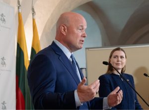  D. Šakalienė su M. Whitakeriu aptarė galimus papildomus pajėgumus Lietuvos oro gynybos stiprinimui