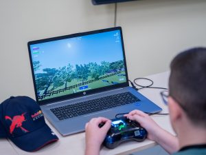  Tauragėje duris atvėrė „Airtech“ – jaunimui atsiveria galimybės pažinti dronų technologijas