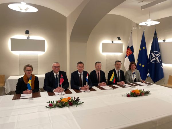 Helsinkyje pasirašytas techninis susitarimas dėl CV90 MkIV „Nordic“ programos