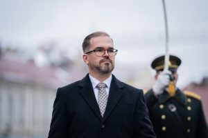  D. Šakalienė Krašto apsaugos ministerijos vėliavą perdavė R. Kaunui