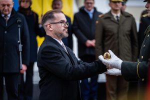  D. Šakalienė Krašto apsaugos ministerijos vėliavą perdavė R. Kaunui