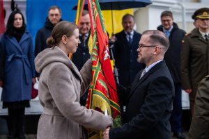  D. Šakalienė Krašto apsaugos ministerijos vėliavą perdavė R. Kaunui