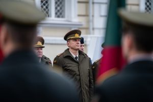  D. Šakalienė Krašto apsaugos ministerijos vėliavą perdavė R. Kaunui