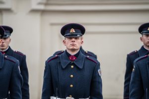  D. Šakalienė Krašto apsaugos ministerijos vėliavą perdavė R. Kaunui