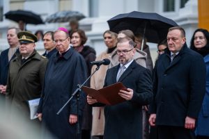 D. Šakalienė Krašto apsaugos ministerijos vėliavą perdavė R. Kaunui