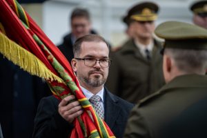  D. Šakalienė Krašto apsaugos ministerijos vėliavą perdavė R. Kaunui