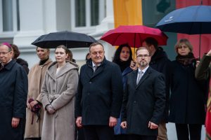  Former Minister of National Defence D. Šakalienė passed the Ministry colors to R. Kaunas