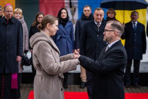  D. Šakalienė Krašto apsaugos ministerijos vėliavą perdavė R. Kaunui