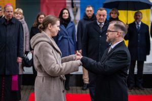  D. Šakalienė Krašto apsaugos ministerijos vėliavą perdavė R. Kaunui
