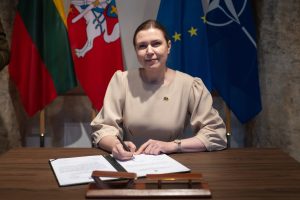  D. Šakalienė Krašto apsaugos ministerijos vėliavą perdavė R. Kaunui
