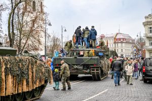  Ministras R. Kaunas: už mūsų taikos ir namų ramybės stovi Lietuvos kariai