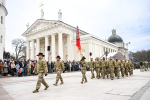  Ministras R. Kaunas: už mūsų taikos ir namų ramybės stovi Lietuvos kariai
