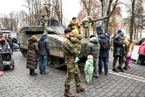  Ministras R. Kaunas: už mūsų taikos ir namų ramybės stovi Lietuvos kariai