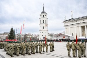  Ministras R. Kaunas: už mūsų taikos ir namų ramybės stovi Lietuvos kariai