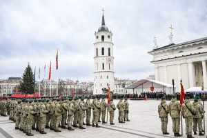  Ministras R. Kaunas: už mūsų taikos ir namų ramybės stovi Lietuvos kariai